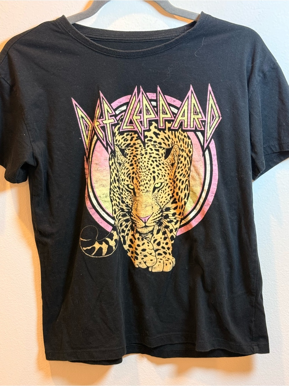 Def Leppard Neon Leopard Graphic Tee Youth XXL Women’s‎ S M